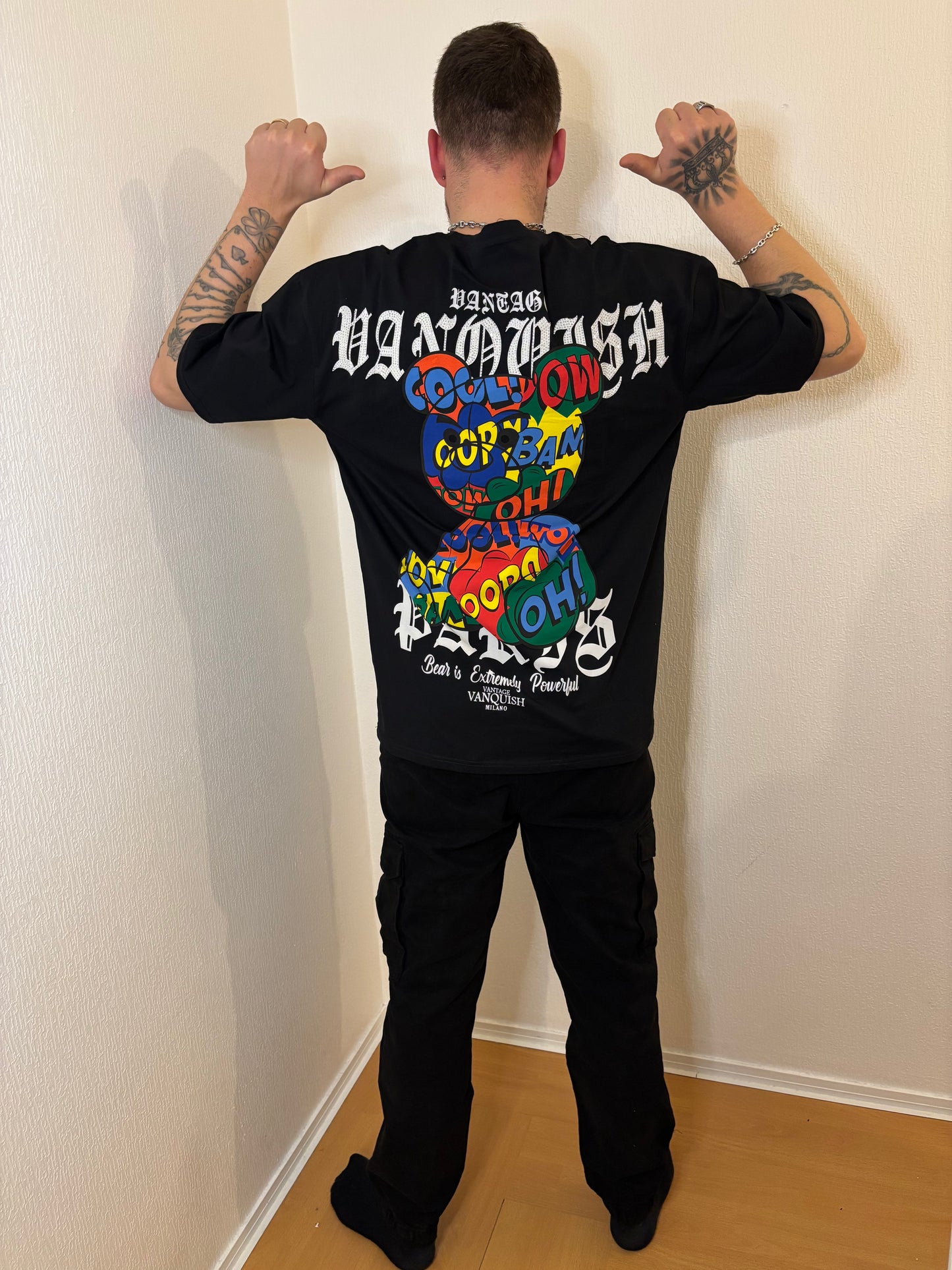 T-shirt détaille dessins noir
